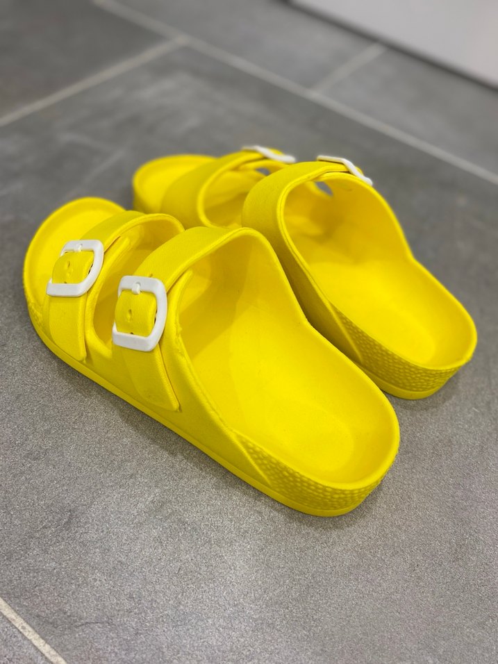 Sarı Çift Tokalı Kadın Terlik - Görsel 3