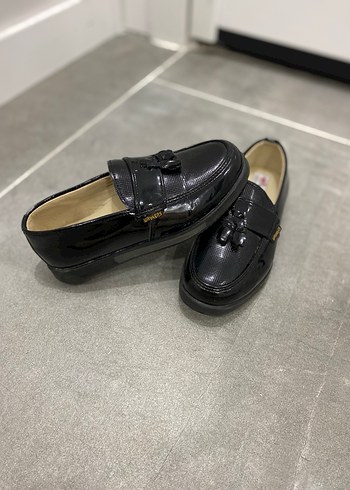 Erkek Çocuk Parlak Siyah Klasik Ayakkabı - Görsel 2