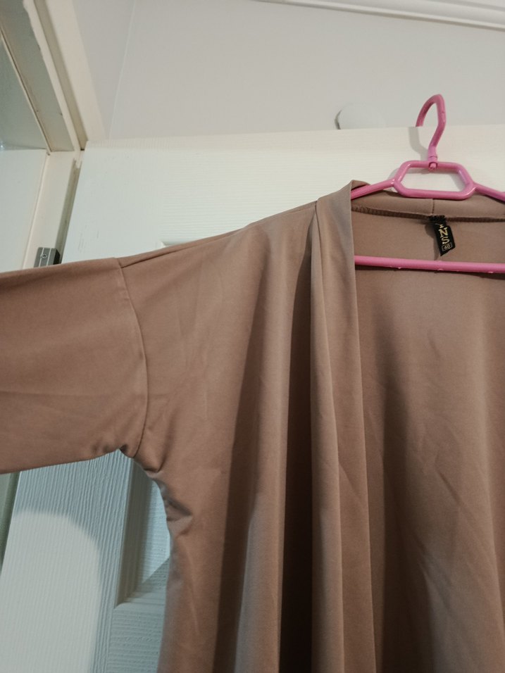 Bej Dökümlü Kadın Uzun kap - Görsel 3