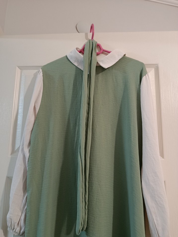 Yeşil Uzun Ayrobin Elbise, Beyaz Kol Detaylı - Görsel 2