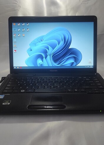 Toshiba 14 inç İ3 işlemcili Laptop Win10