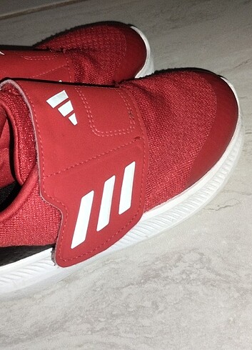26 Beden kırmızı Renk Adidas çocuk ayakkabısı 