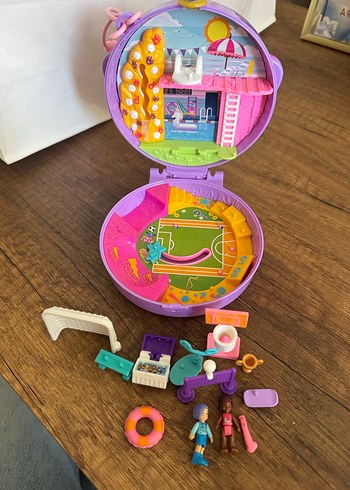 Polly pocket soccer squad