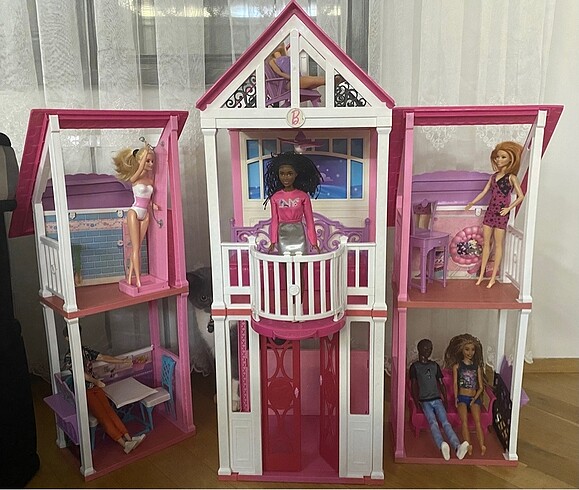 Barbie evi