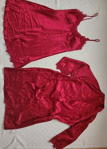 l Beden Hiç kullanılmamış 5 parçalı saten pijama takımı