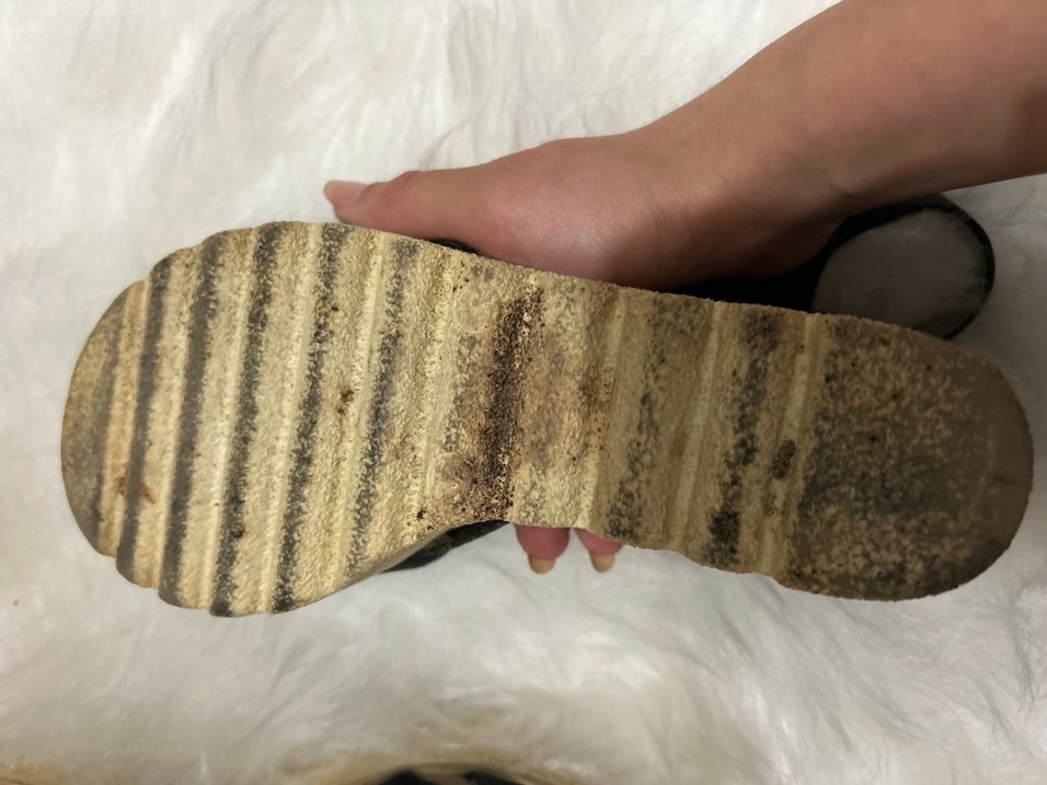 Siyah Dolgu Topuklu Bantlı Kadın Sandalet - Görsel 4