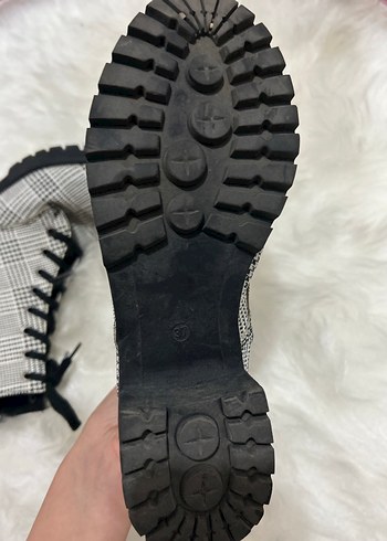 Gri Kareli Tokalı Kadın Botları - Görsel 4