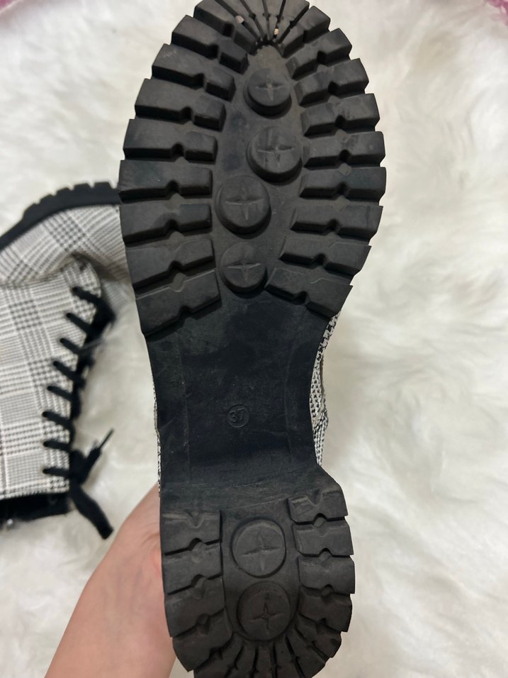 Gri Kareli Tokalı Kadın Botları - Görsel 4