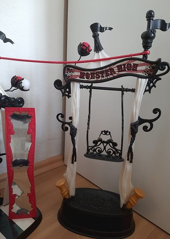 Beden Renk Monster High Rochelle Goyle Sirk Seti