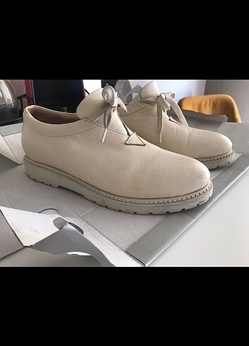 Elle Sneaker