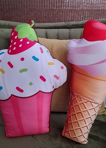 Ikea Kırlent yastık 2 adet dondurma şeklinde 