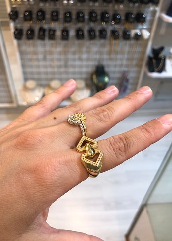 Altın Renkli Yüzük Modelleri - Görsel 4