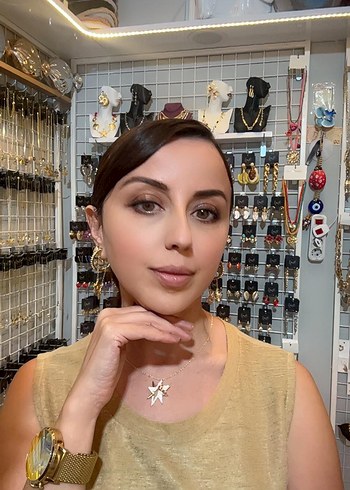 Altın Renk Sallantılı Yıldızlı Trend Küpe