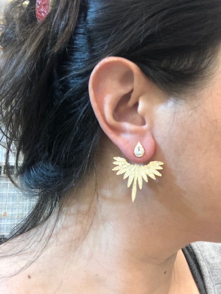 Işıltılı Melek Kanatlı Altın Renkli Küpeler - Görsel 2