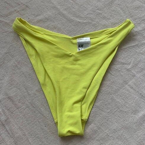 Neon sarısı bikini altı