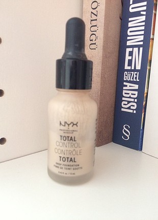 Nyx total control drop fondöten 