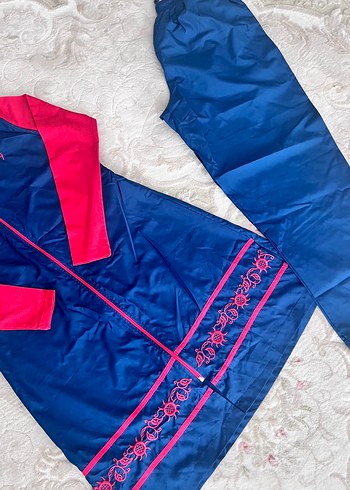 Uzun Kollu Nakışlı Mavi Kadın Tesettür Mayo - Görsel 6