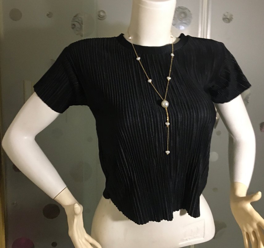 Yumuşak, parlak kumaştan pilili bluz. S ve M bedene uygundur. - Görsel 2