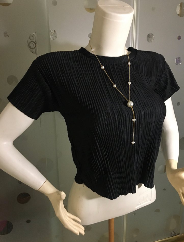 Yumuşak, parlak kumaştan pilili bluz. S ve M bedene uygundur. - Görsel 4