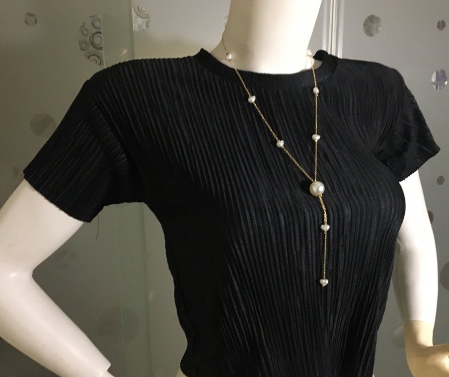 Yumuşak, parlak kumaştan pilili bluz. S ve M bedene uygundur. - Görsel 3