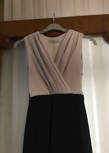 xs Beden siyah Renk S VE XS BEDENE UYGUNDUR. BOY: 150 cm GÖĞÜS: 80cm BEL: 60cm