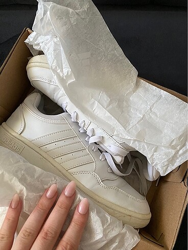 37 Beden beyaz Renk Adidas unisex spor ayakkabi