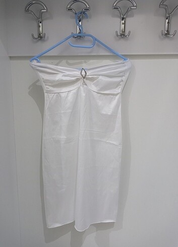 Az kullanılmış saten beyaz mini elbise