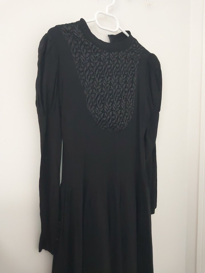 Uzun Kollu Siyah Gotik Keten Elbise - Görsel 2