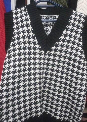 Kadın Siyah Beyaz Kazayağı Desenli V Yaka Süveter - Görsel 2