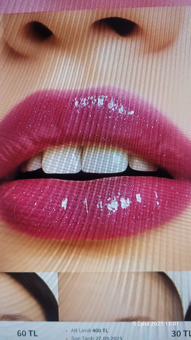 Nemlendirici ve dolgunlaştırıcı lip gloss - Görsel 3