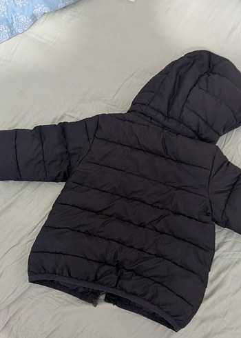 Erkek Çocuk Siyah Kapüşonlu Fermuarlı Mont - Görsel 2