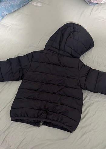 Erkek Çocuk Siyah Kapüşonlu Fermuarlı Mont - Görsel 3