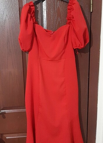 Kırmızı Kısa Elbise 