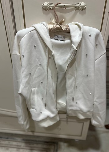 Twist beyaz taşlı sweat