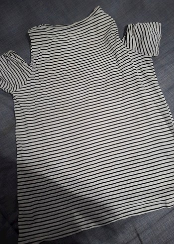 Çizgili omuz detaylı  Tişört - Görsel 2
