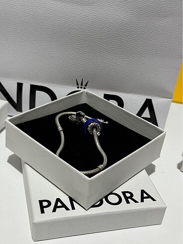 Pandora Pandora