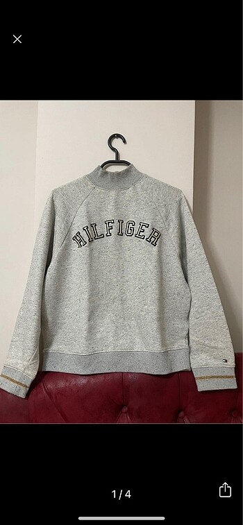 Sweatshirt
