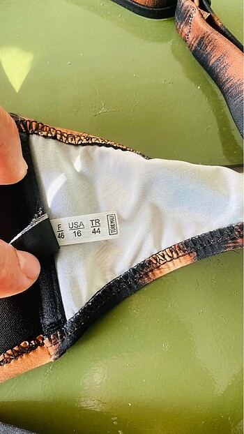 44 Beden Ay-Yıldız 44 beden bikini üst.