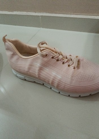 Pembe Piliseli Topuklu Kadın Spor Ayakkabı