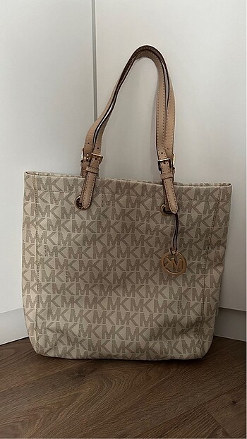 Michael Kors Logolu Kol Çantası Beyaz