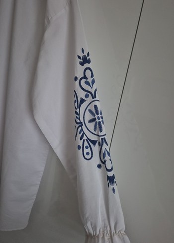Nakışlı Uzun Kollu Beyaz Kadın Bluz - Görsel 2