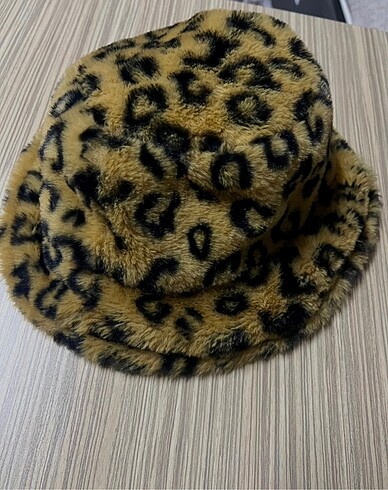 Leoparlı şapka