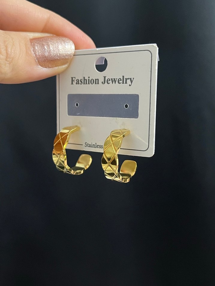 Altın Renk Küpe - Görsel 2