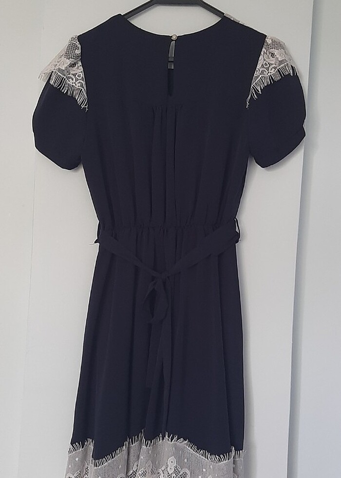 Lacivert güpür detaylı elbise - Görsel 3