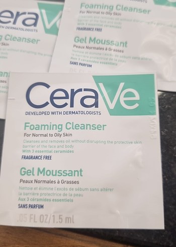 Diğer CeraVe Köpüren Yüz Temizleyici Örnekleri