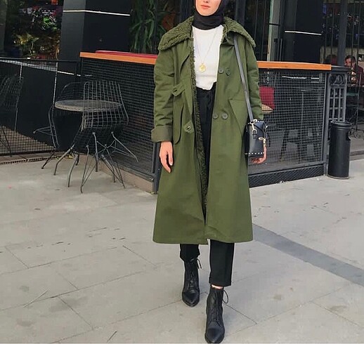 Yakası kürk detaylı oversize parka