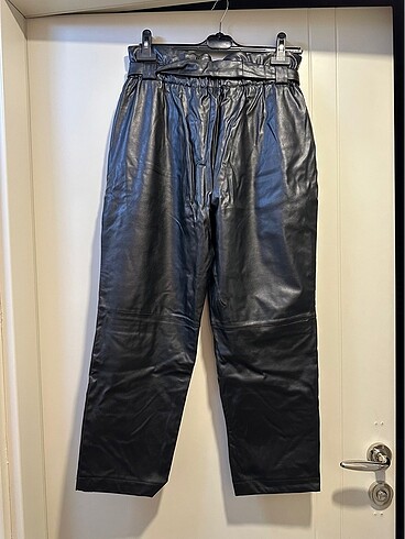 Koton marka yüksek bel ve kuşak detaylı deri pantolon - Görsel 3