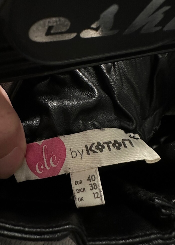 Koton marka yüksek bel ve kuşak detaylı deri pantolon - Görsel 4