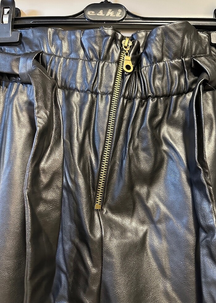 Koton marka yüksek bel ve kuşak detaylı deri pantolon - Görsel 2