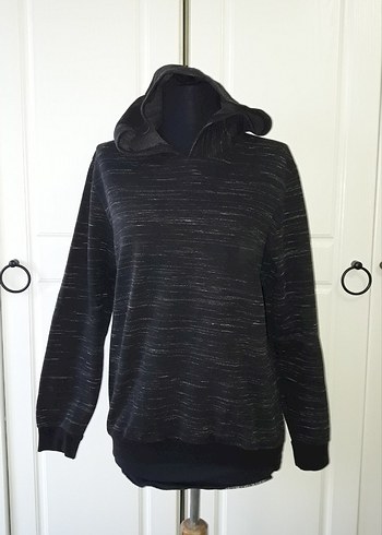 Siyah kapüşonlu sweatshirt - Görsel 3